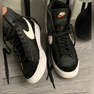 Nike Blazers black great condition see pics size 4 youth clean  see pics
